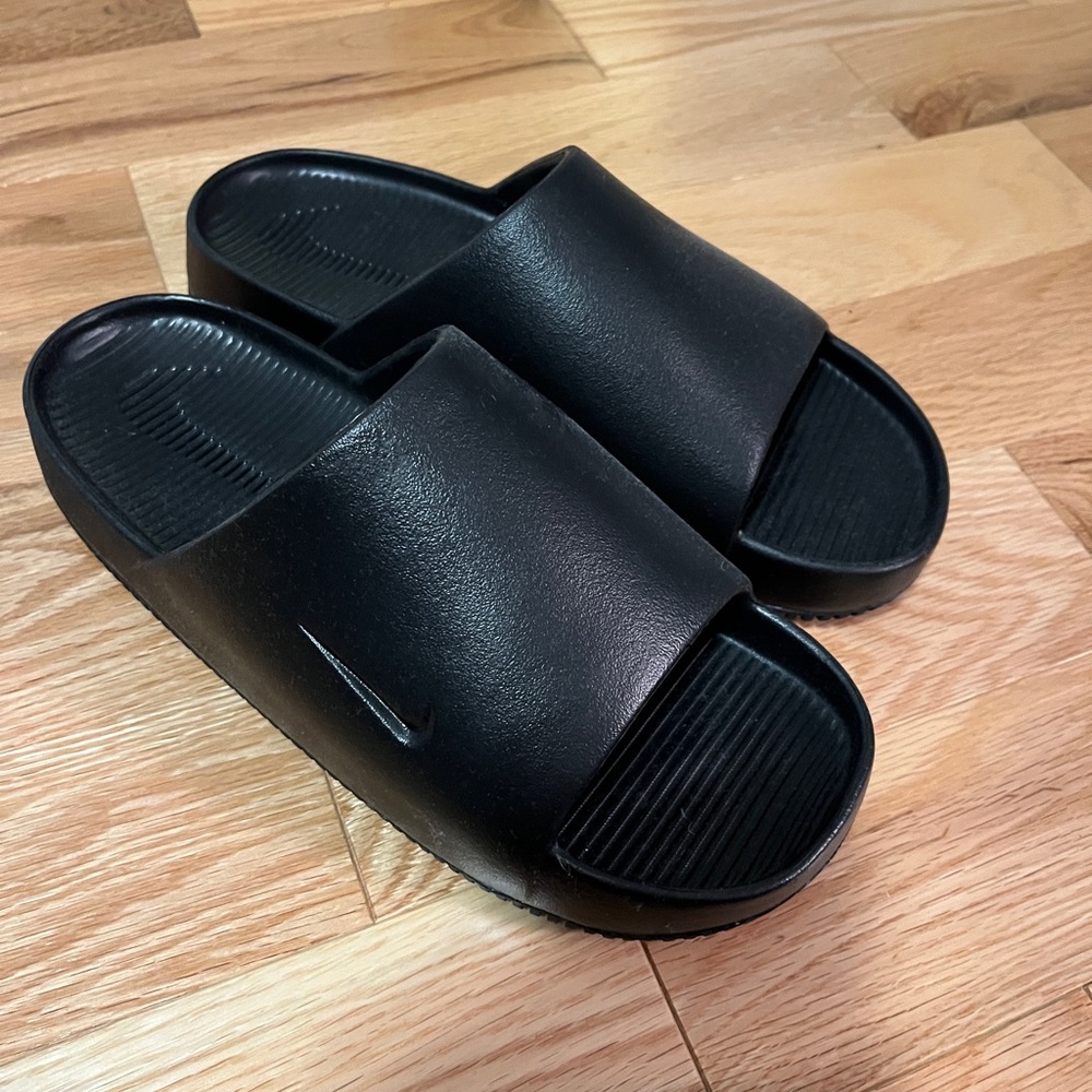 New Nike women’s size 9 black slip on sandals perfect for gym home grocery - Picture 4 of 4